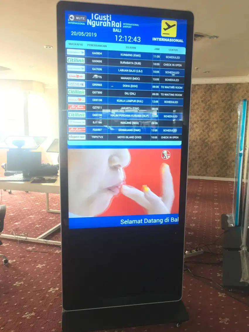 Digital Signage 65Inch / KiosK Standing LCD samssung / LG