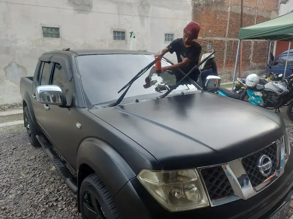 ganti atau pasang kaca film mobil panggilan