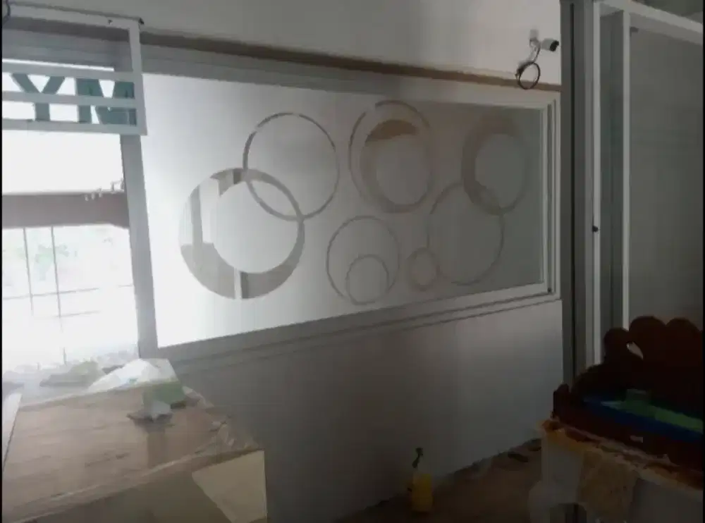 Stiker sanblas kaca film bikin rumah kaca adem