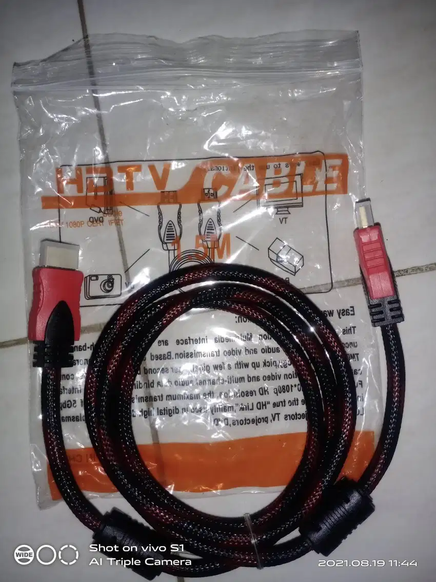 Kabel HDMI Serat panjang kurang lebih 1,5 m an