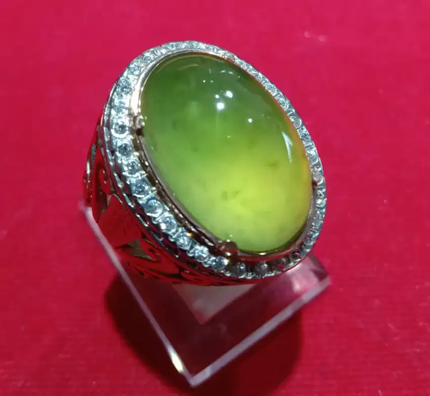 Batu cincin Idocrase Neon Lumut Hijau Kumbang Jati kolektor item