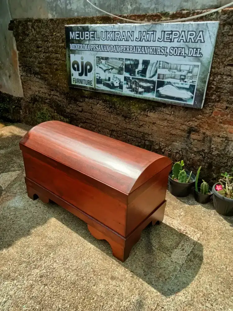 Peti ruyung atas cembung