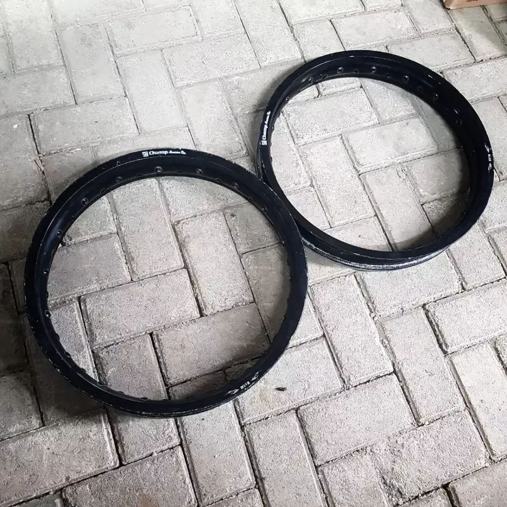 Sepasang velk Velg ring 18 almunium