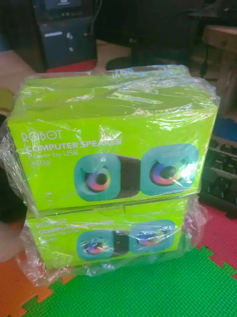Speaker aktif komputer gratis kirim, barang masih baru merk Robot.