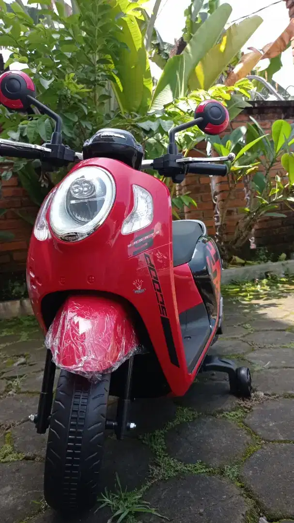 Mobil motor mainan aki anak Honda Scoopy BERGARANSI.