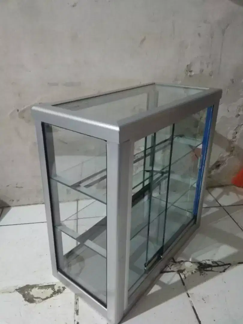 Etalase rokok ukuran 50x25x50