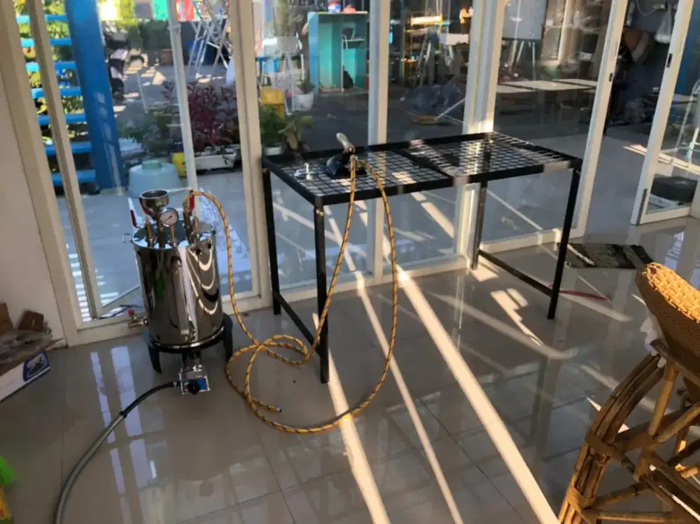 Meja Setrika Uap Tebal dan Kuat