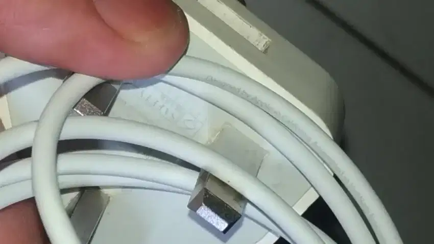 Charger Apple kondisi normal