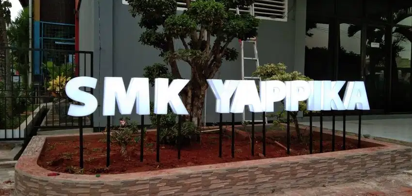 huruf timbul 3D neonbox acrylic SMK YAPPIKA sekolah