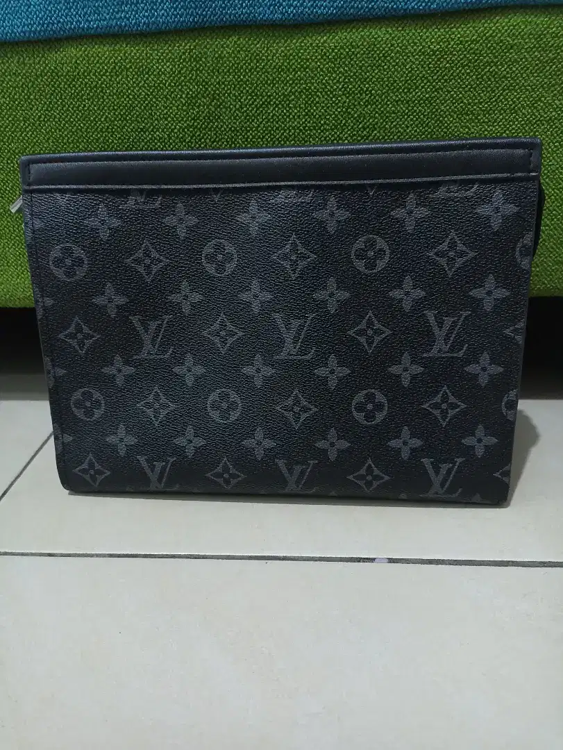 Tas clutch Louis Vuitton second import sz medium mulus