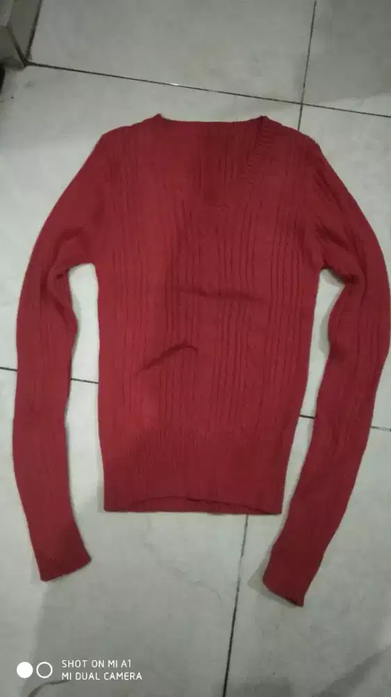 Baju sweater rajutan tebal, bisa melebar