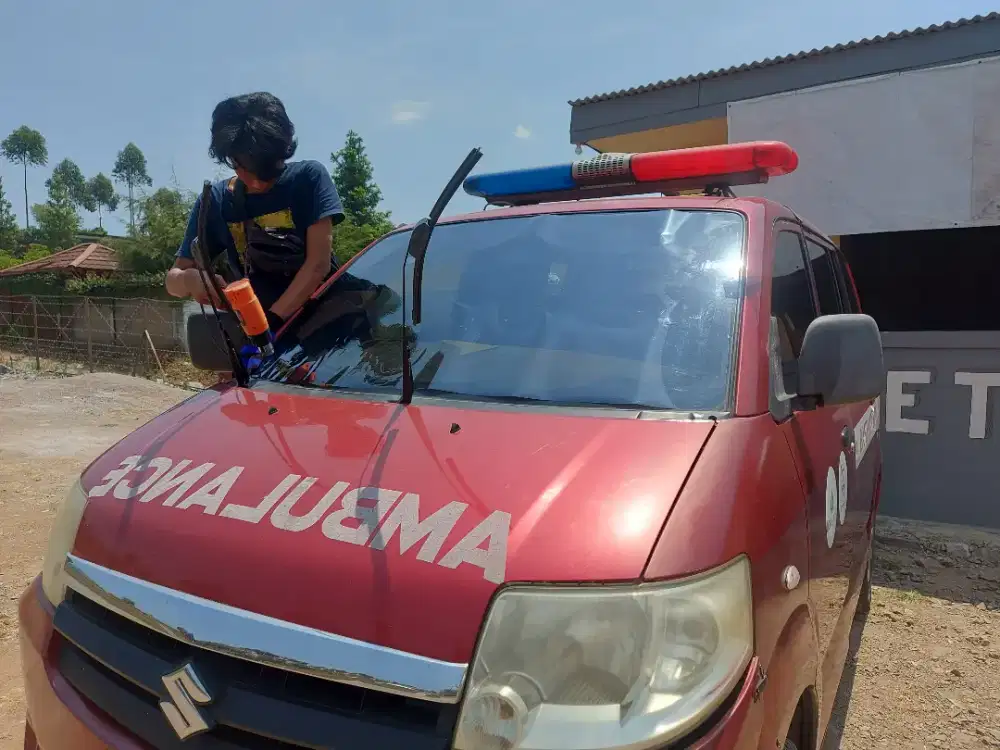 kaca film mobil dan jendela rumah atau gedung