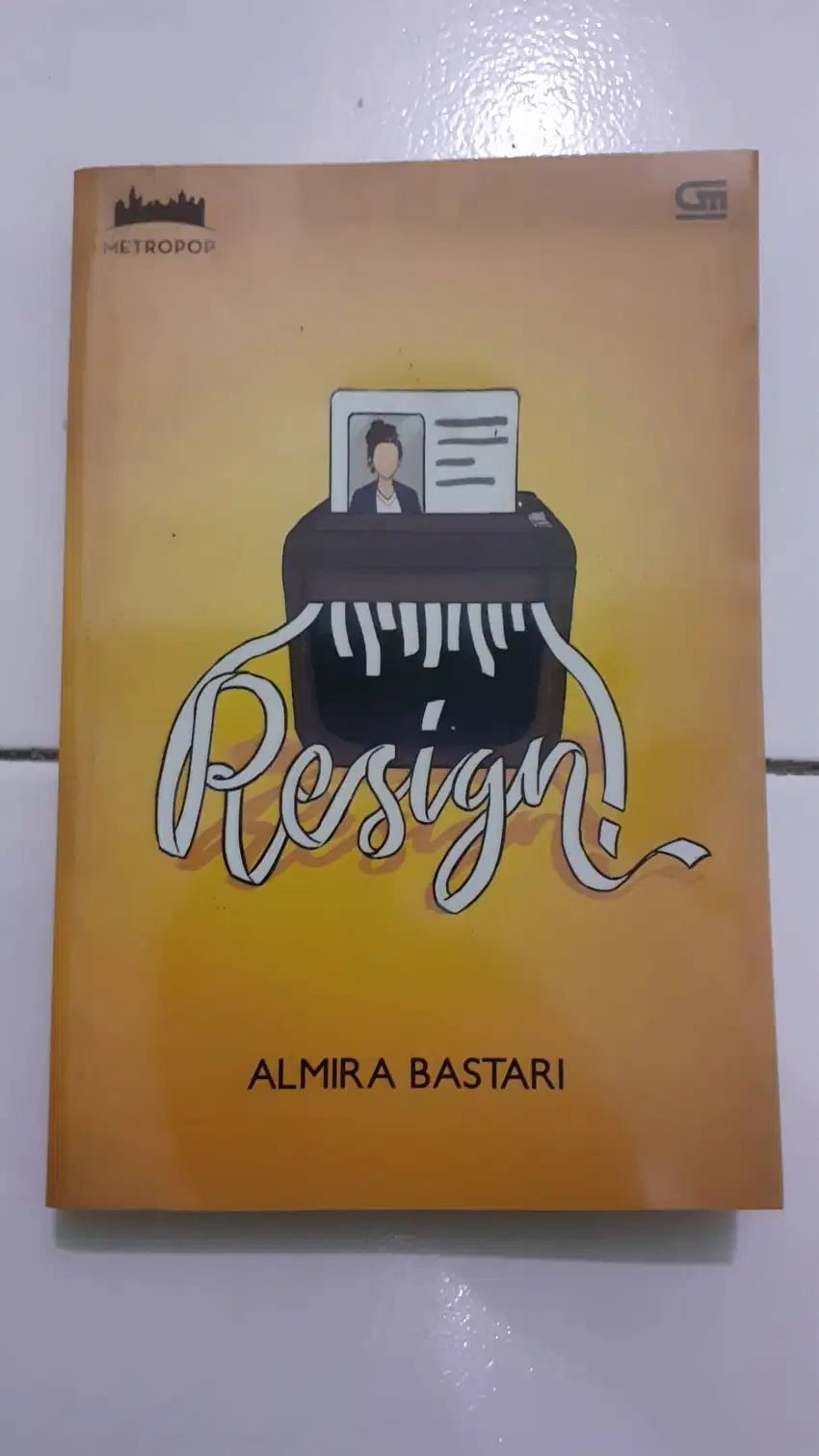 Novel Resign Almira Bastari