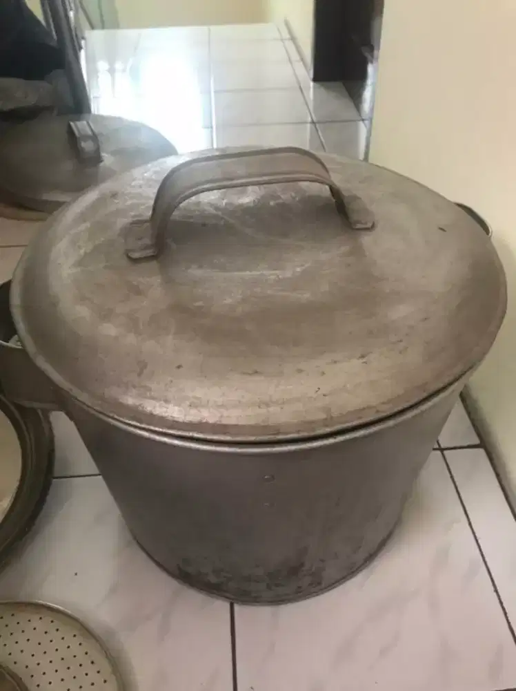 Panci kaleng bakso + saringan mie ayam ada tabungnya