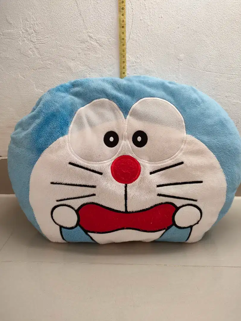 Boneka Bantal Doraemon dan Barney Second