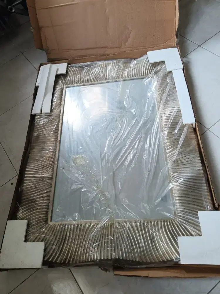 Kaca Dinding Hias Ukir Informa