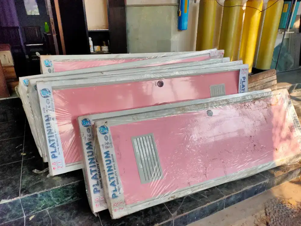 Pintu plastik merk platinum