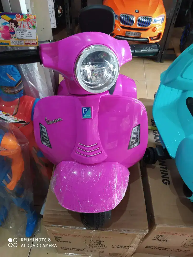 Mainan motor aki vespa mini anak