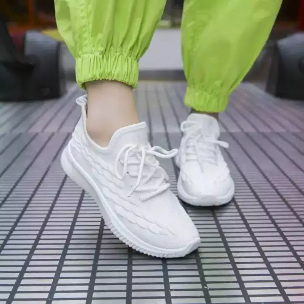 Sepatu wanita kanvas lembut size 38 lucu bagus