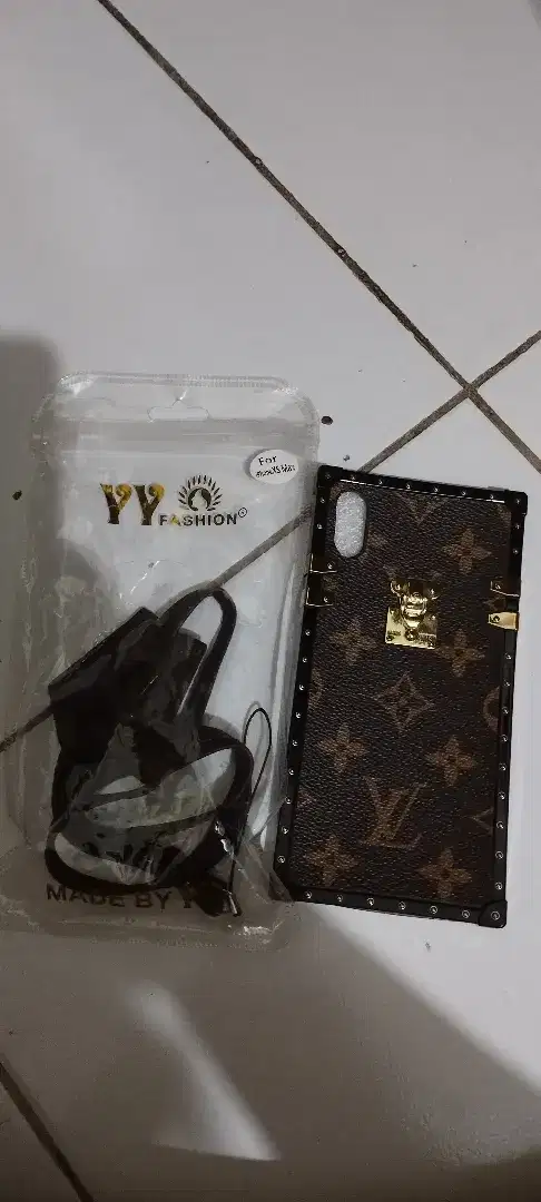 Case lv untuk iphone xsmax