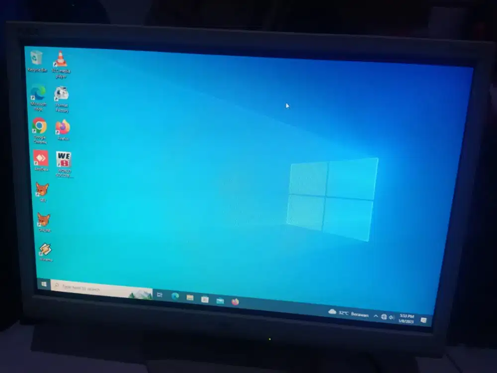 Menerima monitor tabung bekas