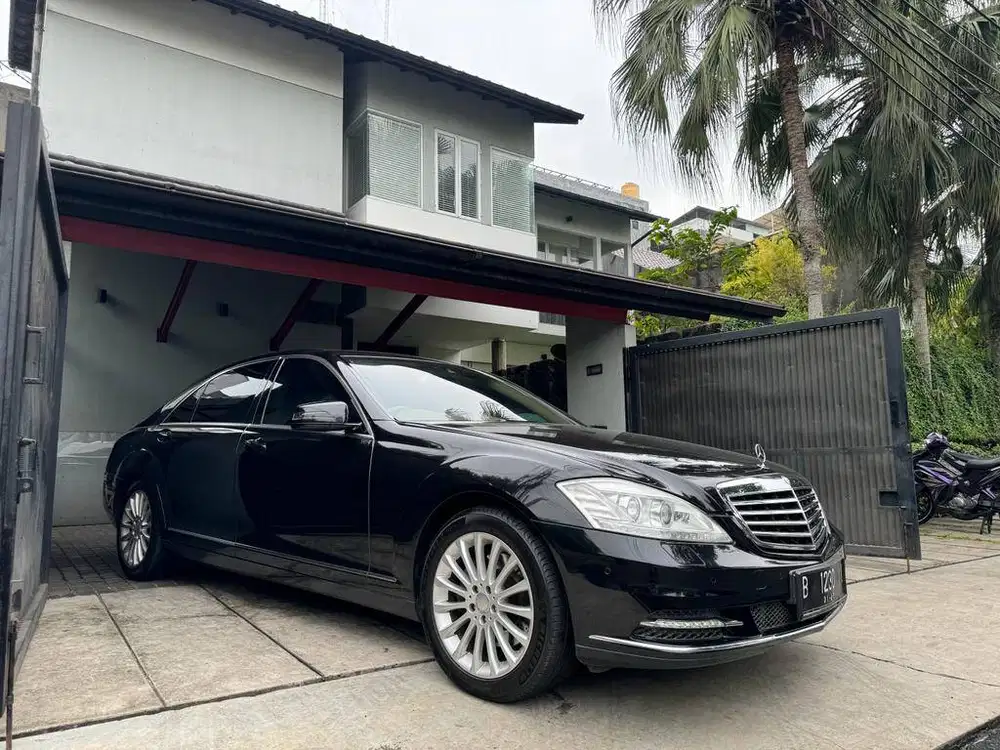 Mercedes-Benz S300 L W221 RSE 2011 / Black on Beige / Tgn Pertama