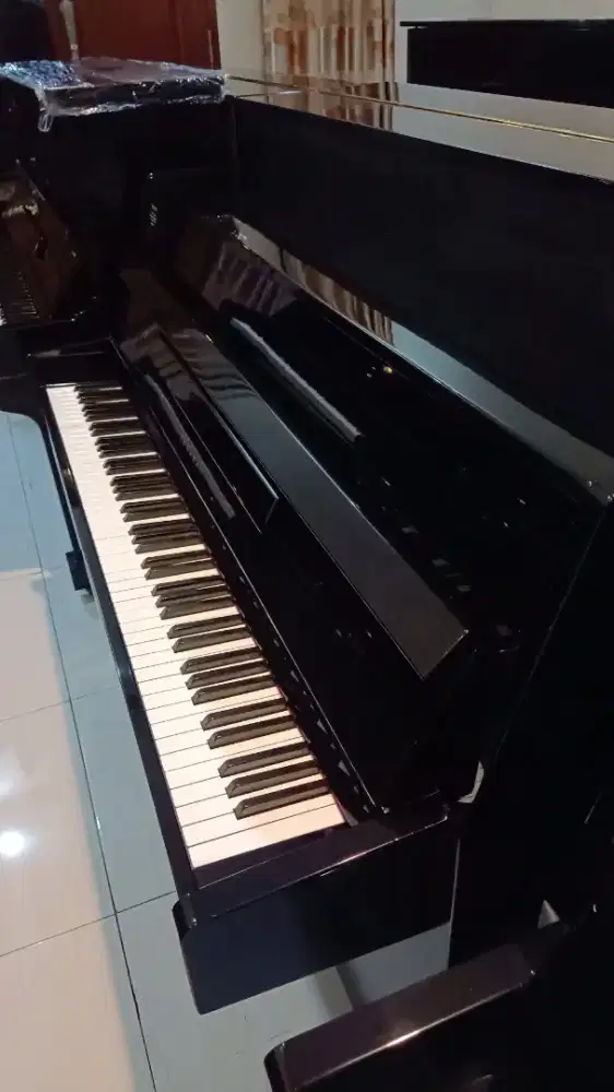 Piano yamaha LU101
