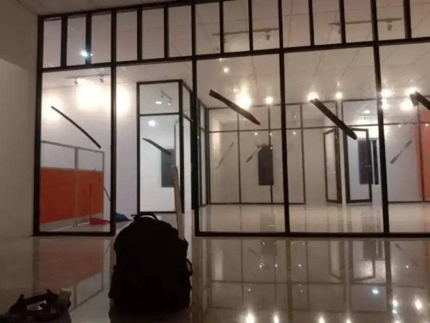 buat partisi kaca almanium toko dan rumah