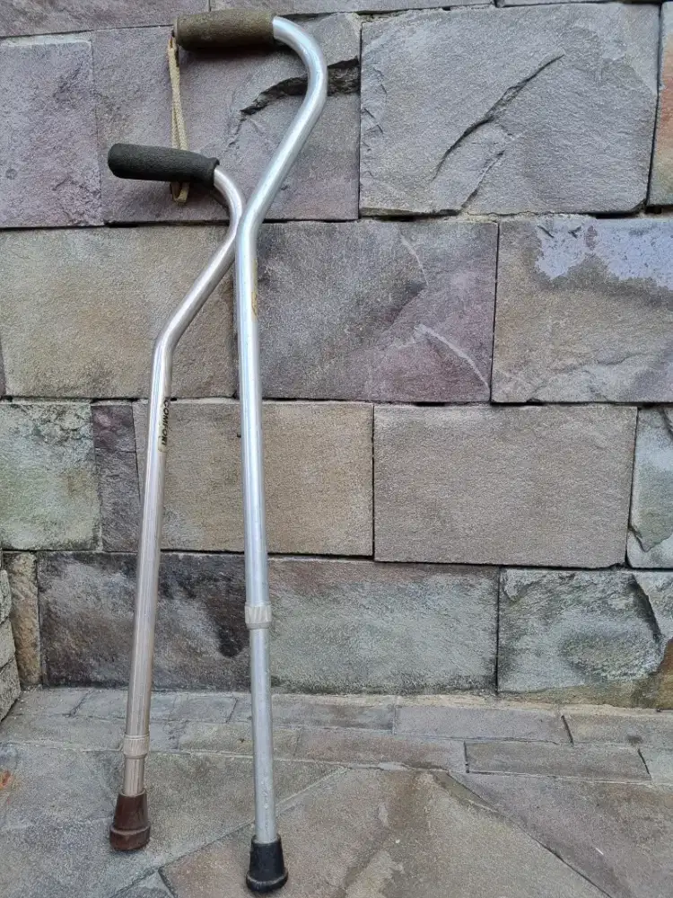 Tongkat lansia/alat bantu jalan manula