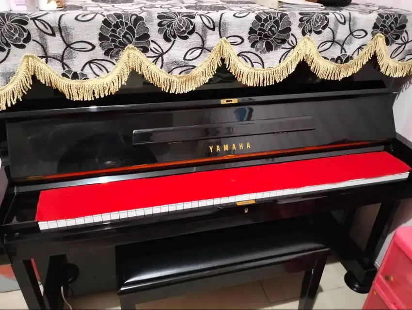 Piano YAMAHA type U1H (made in Japan)