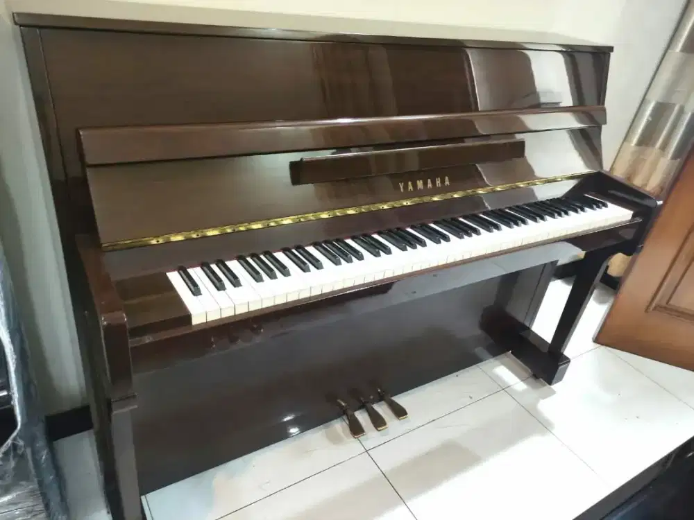 Piano Yamaha LU