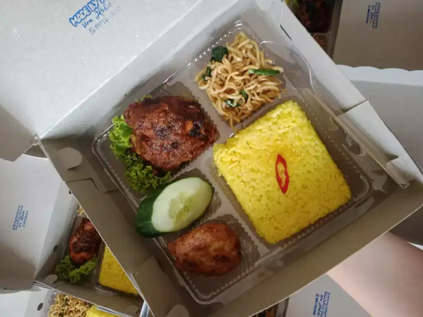 Nasi Kotak Nasi Kuning. Kotakan Nasi Kuning