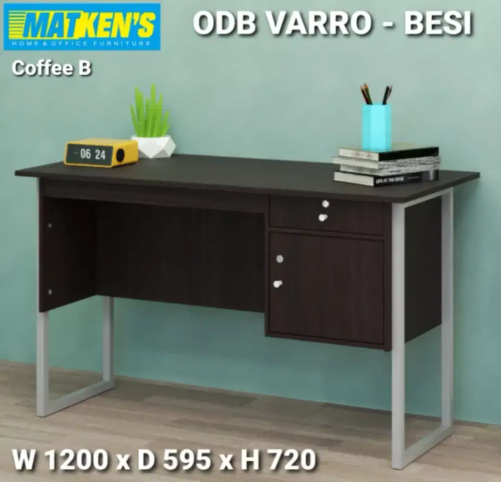 Meja tulis kaki besi