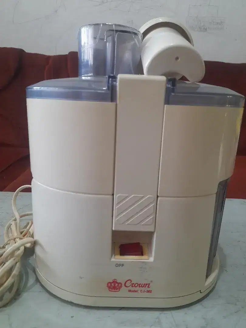 Juice extractor merek Crown