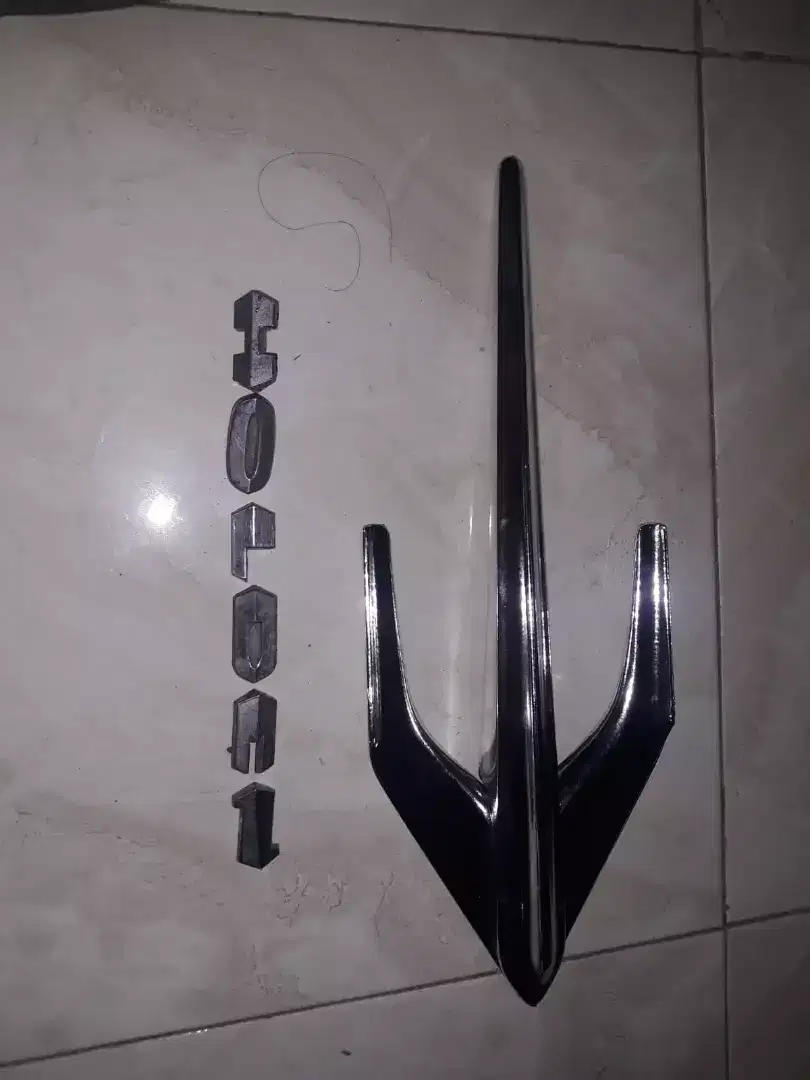 Ornamen logo emblem kap mesin holden 1960