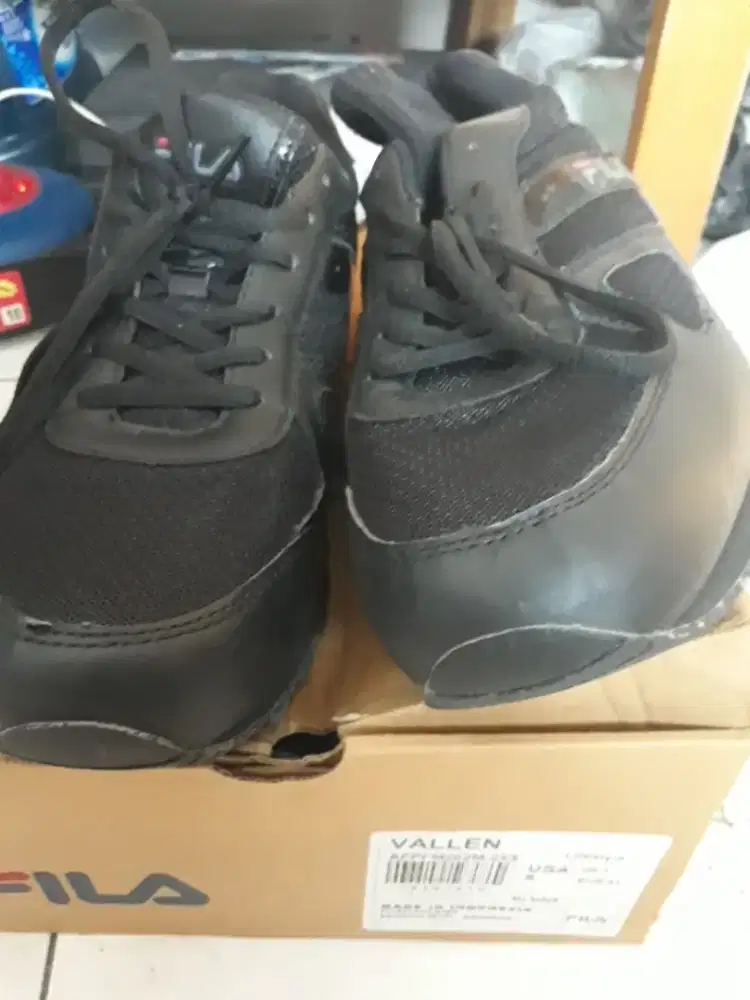 Sepatu fila ukuran 41