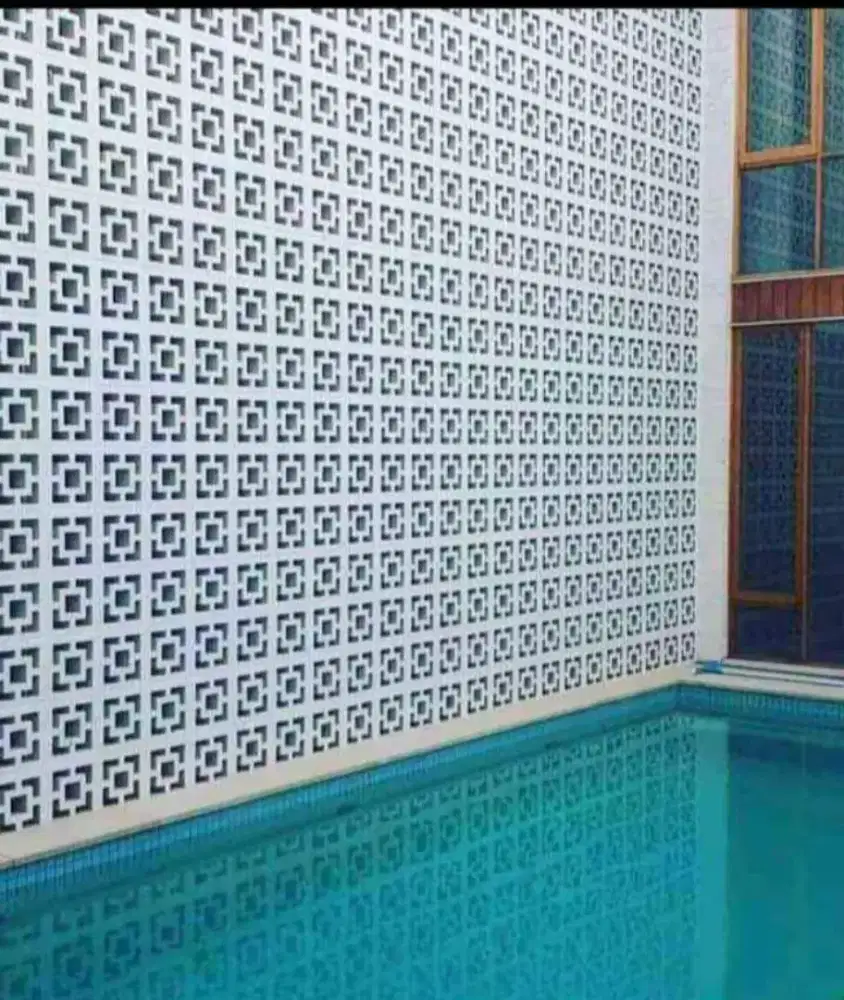 Bata Tempel, Bata expose & Roster motif