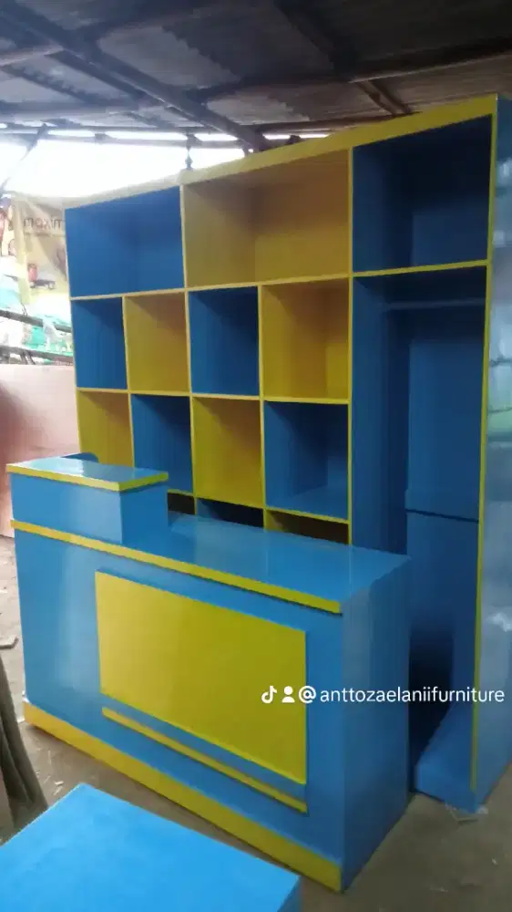 Rak loundry dan meja kasir