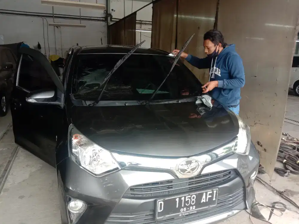 Kaca film penolak panas