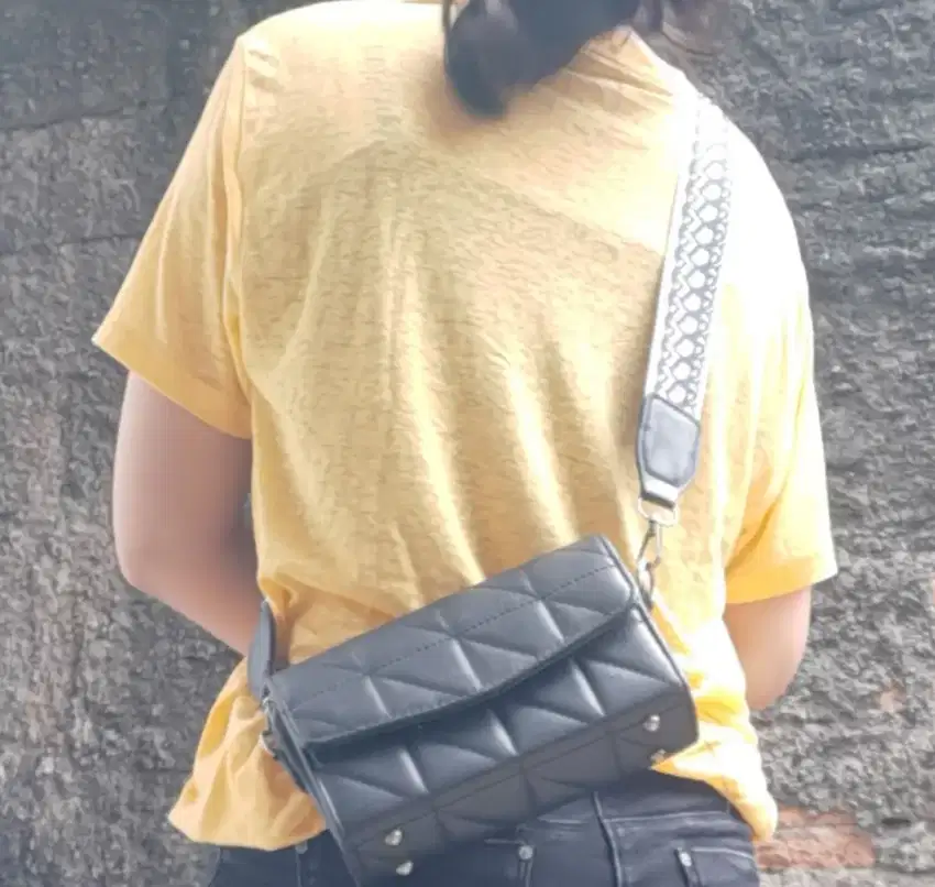 Tas kecil warna hitam