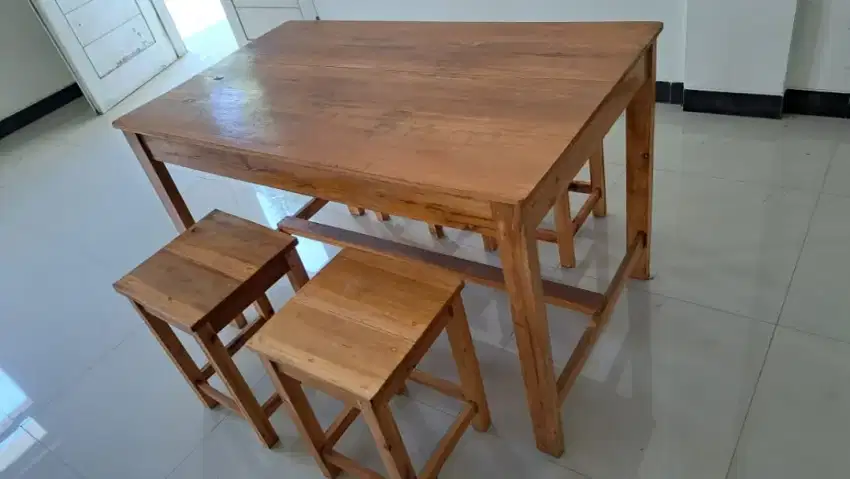 Meja kursi set buat Cafe atau resto..