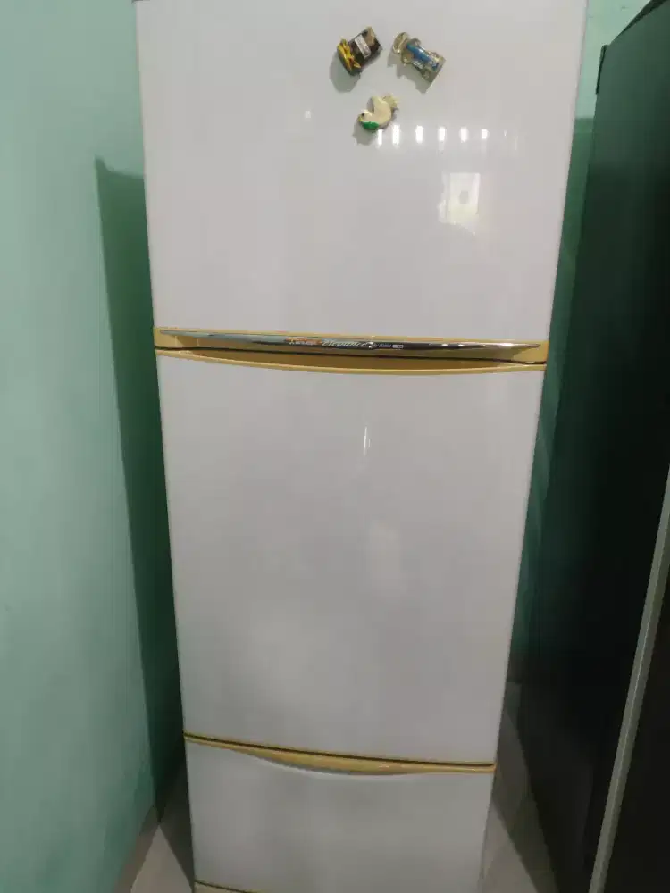 Kulkas mitsubishi 3 pintu