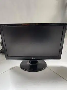 Monitor LG koneksi VGA