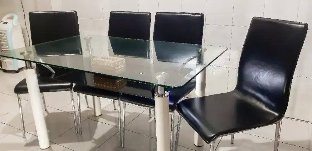 Meja Makan tempered glass dining set