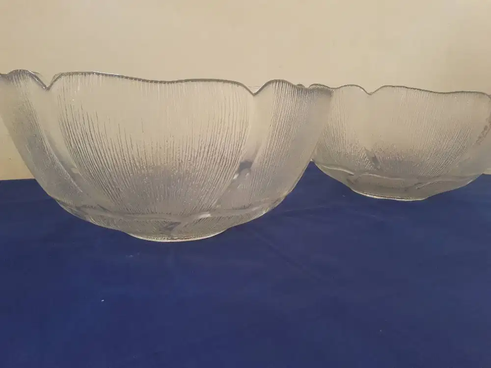 Set 2 Large Dish & 2 Round Serving Plate P-132 Clear Embed Ice Pattern