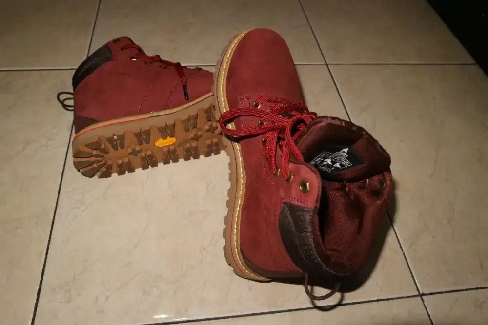 Jual sepatu gunung eiger