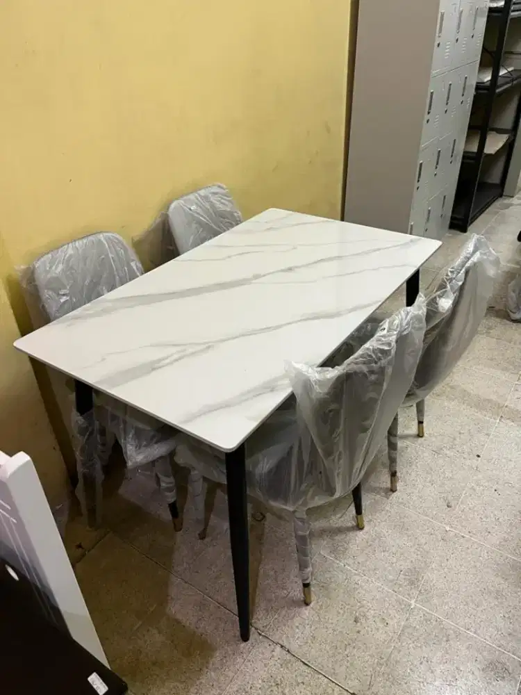 Meja Makan Minimalis 4 Kursi / Kursi Makan Minimalis 4 Kursi 43