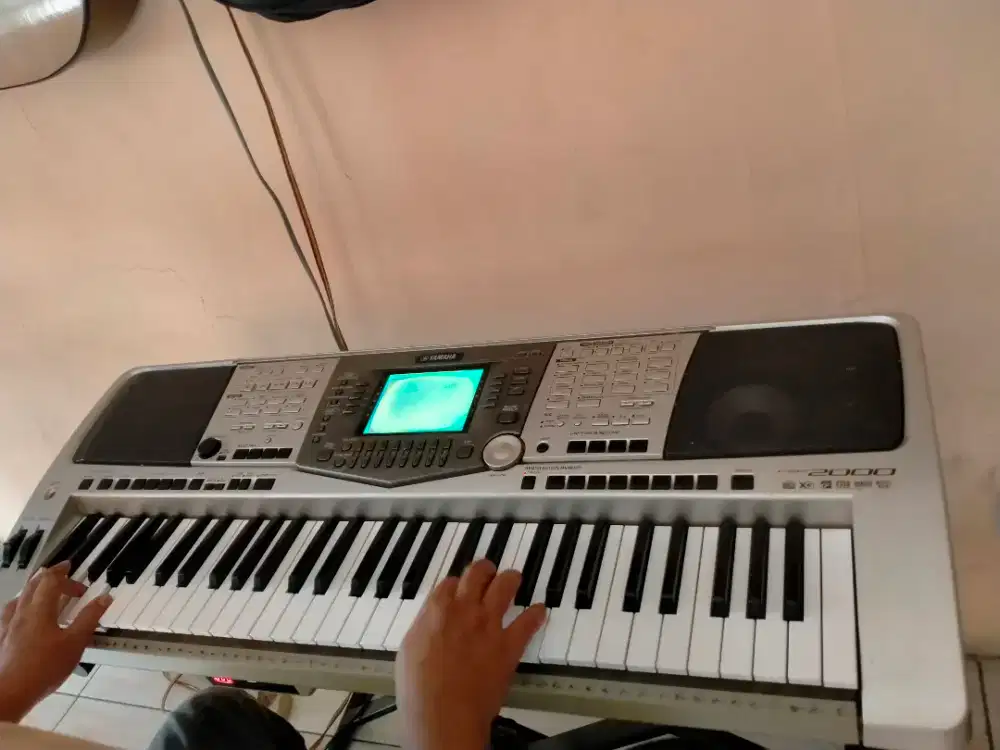 KEYBOARD YAMAHA PSR -2000.