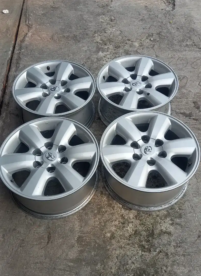 Velg toyota fortuner ring 17 pcd 139,7 baut 6