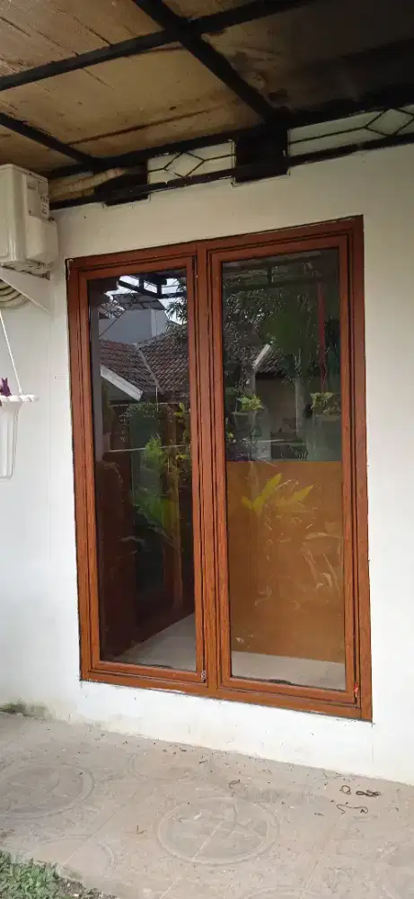 kusen jendela aluminium urat kayu